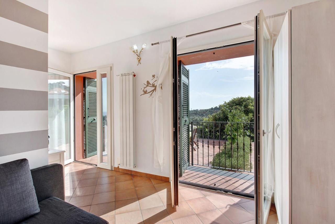 Апартаменти Esclusiva Terrazza Vista Porto Варацце Екстер'єр фото